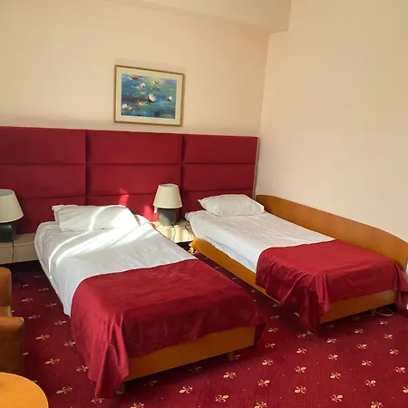 Class Hotel