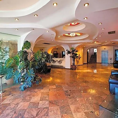 Class Hotel